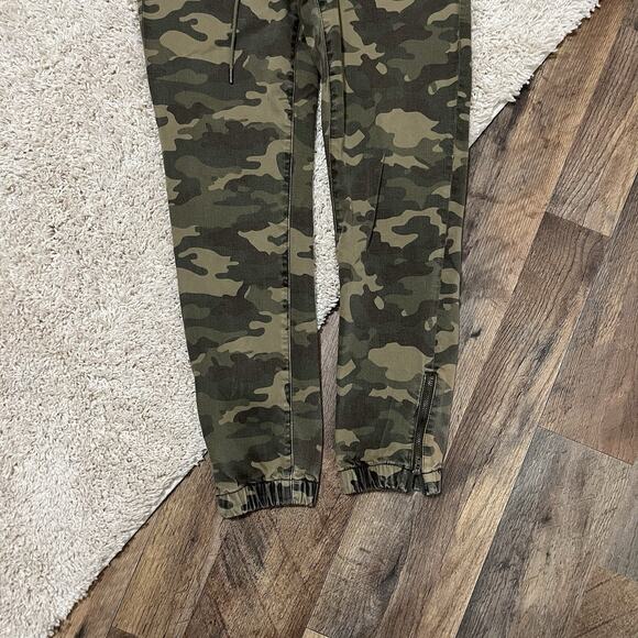 American Eagle Size 6 Camo High-Rise Zip Ankle Drawstring Jogger Jeans - Picture 2 of 6